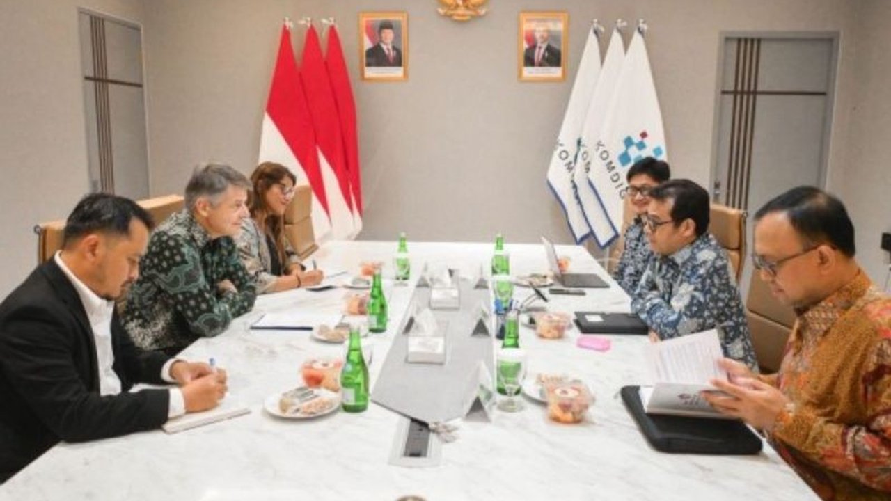 Pemerintah Indonesia menjadikan regulasi Uni Eropa, khususnya DSA dan DMA, sebagai acuan dalam membangun tata kelola digital, termasuk regulasi kecerdasan buatan dan keamanan siber.