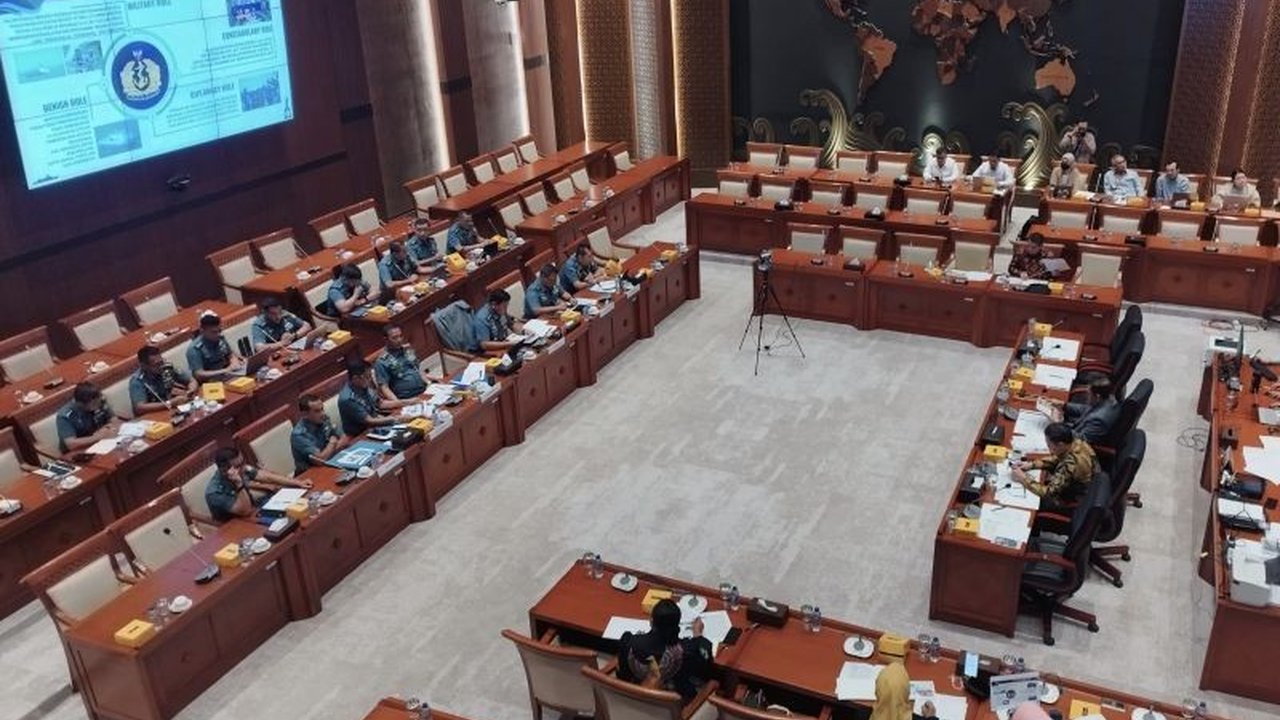 Komisi I DPR RI mendesak pembentukan Coast Guard untuk mengatasi tumpang tindih kewenangan dan meningkatkan efisiensi penegakan hukum maritim di Indonesia.