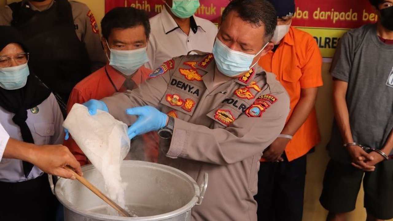 Polresta Palu memusnahkan 1,67 kilogram sabu hasil pengungkapan dua kasus narkoba di Maret dan April 2025, dengan dua tersangka terancam hukuman mati.