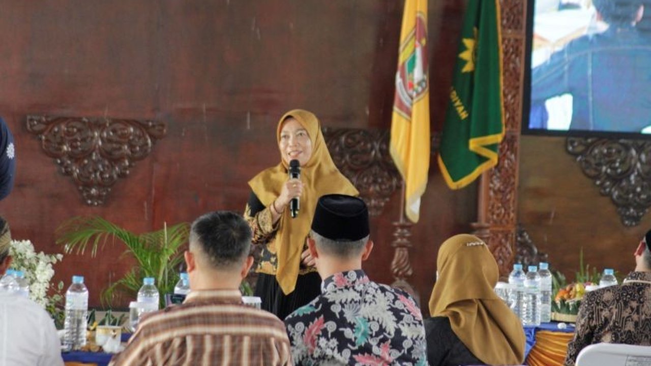 Kementerian Pendidikan, Kebudayaan, Riset, dan Teknologi (Kemendikbudristek) resmi menghentikan program inpassing guru non-PNS karena biaya besar dan munculnya praktik percaloan, serta mengalihkan fokus pada program sertifikasi guru.