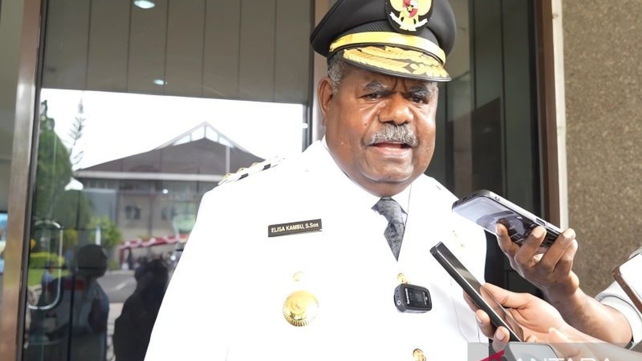 Gubernur Papua Barat Daya, Elisa Kambu, meminta bupati dan wali kota se-Papua Barat Daya untuk memastikan keamanan dan ketertiban masyarakat terjamin demi keberhasilan program pemerintah.