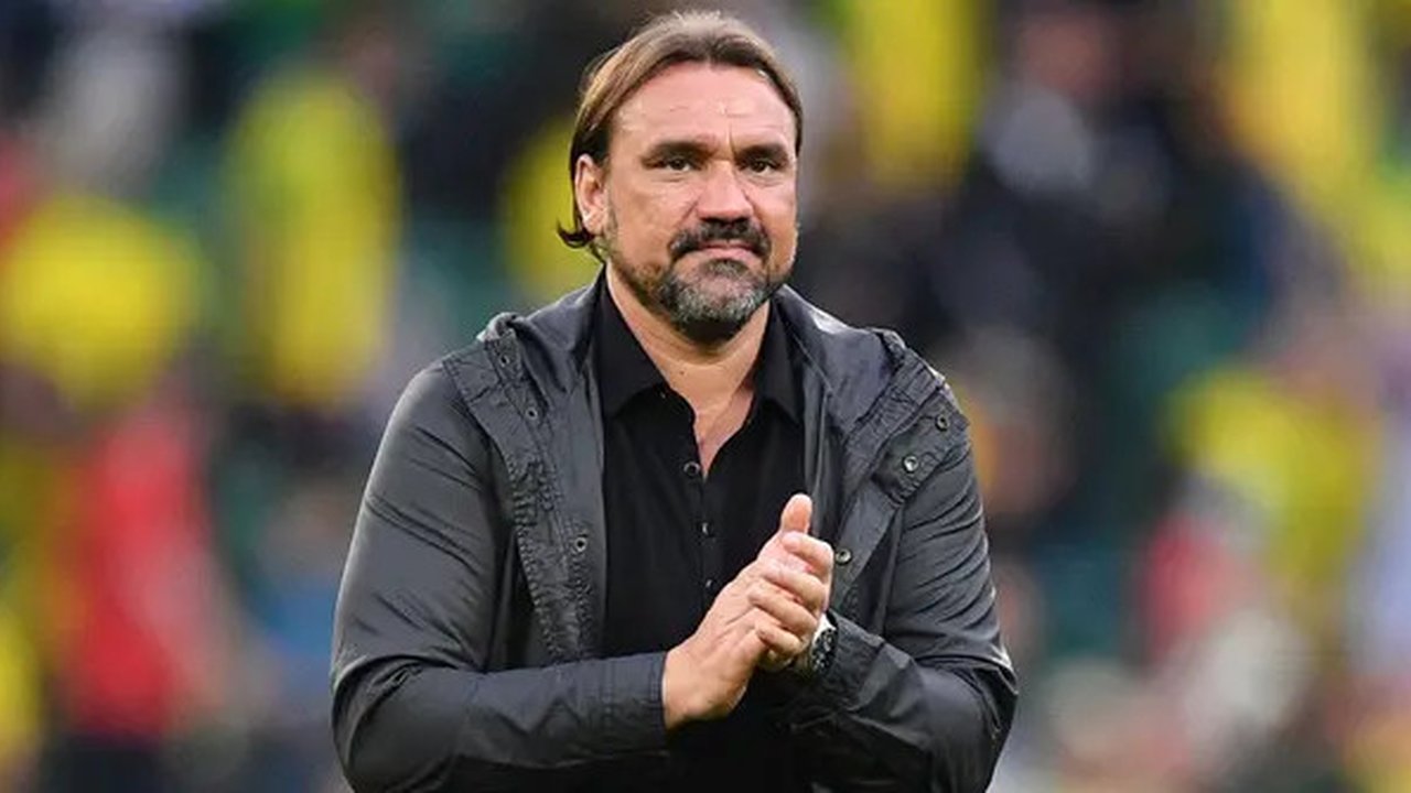 Daniel Farke secara mengejutkan didepak dari kursi kepelatihan Norwich City usai memberikan kemenangan perdananya di pekan kesebelas Liga Inggris musim ini. Farke juga diketahui sebagai juru