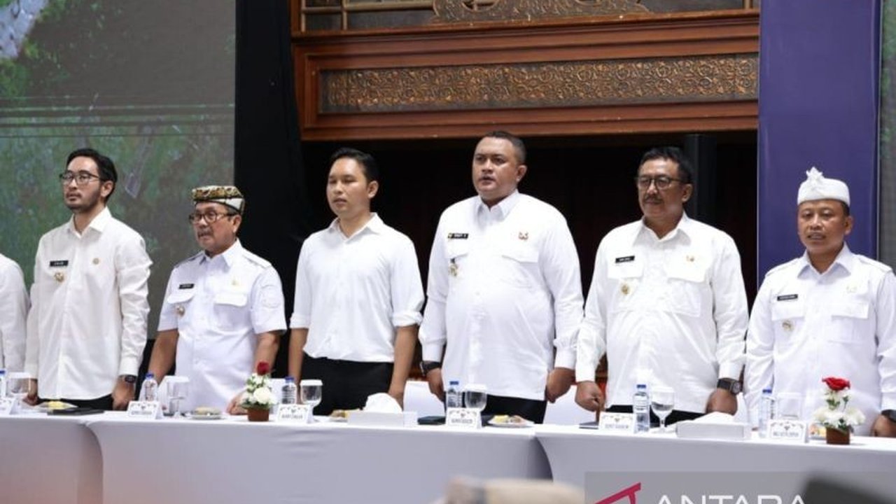 Bupati Bogor, Rudy Susmanto, meminta peran aktif kepala desa dan lurah dalam mengatasi kemiskinan, stunting, dan masalah lingkungan di Kabupaten Bogor.