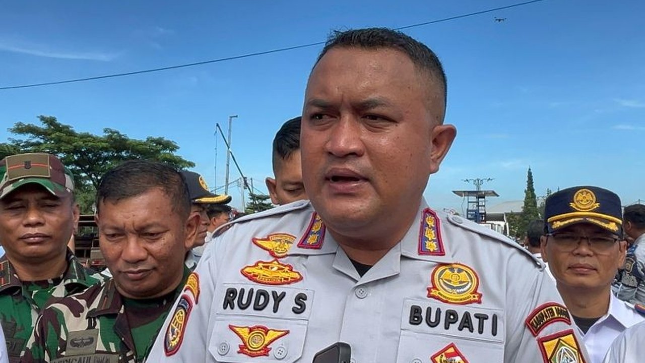 Bupati Bogor, Rudy Susmanto, segera memperbaiki jalan di Desa Malasari, Nanggung, sepanjang 18 kilometer yang menghubungkan Bogor-Sukabumi, dengan alokasi dana sekitar Rp20 miliar.