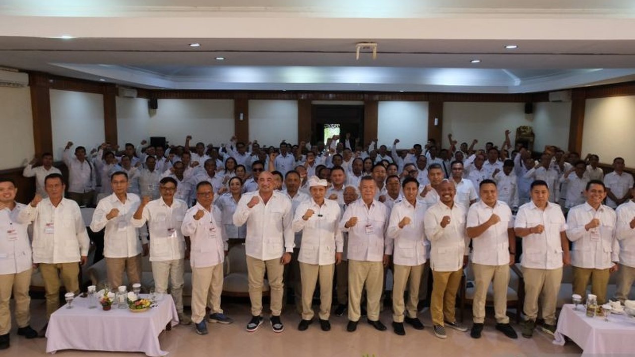 Waketum Gerindra Ferry Juliantono meminta DPD Partai Gerindra Bali aktif selesaikan masalah masyarakat dan dukung program pemerintah pusat, terutama pembangunan infrastruktur seperti Bandara Bali Utara.