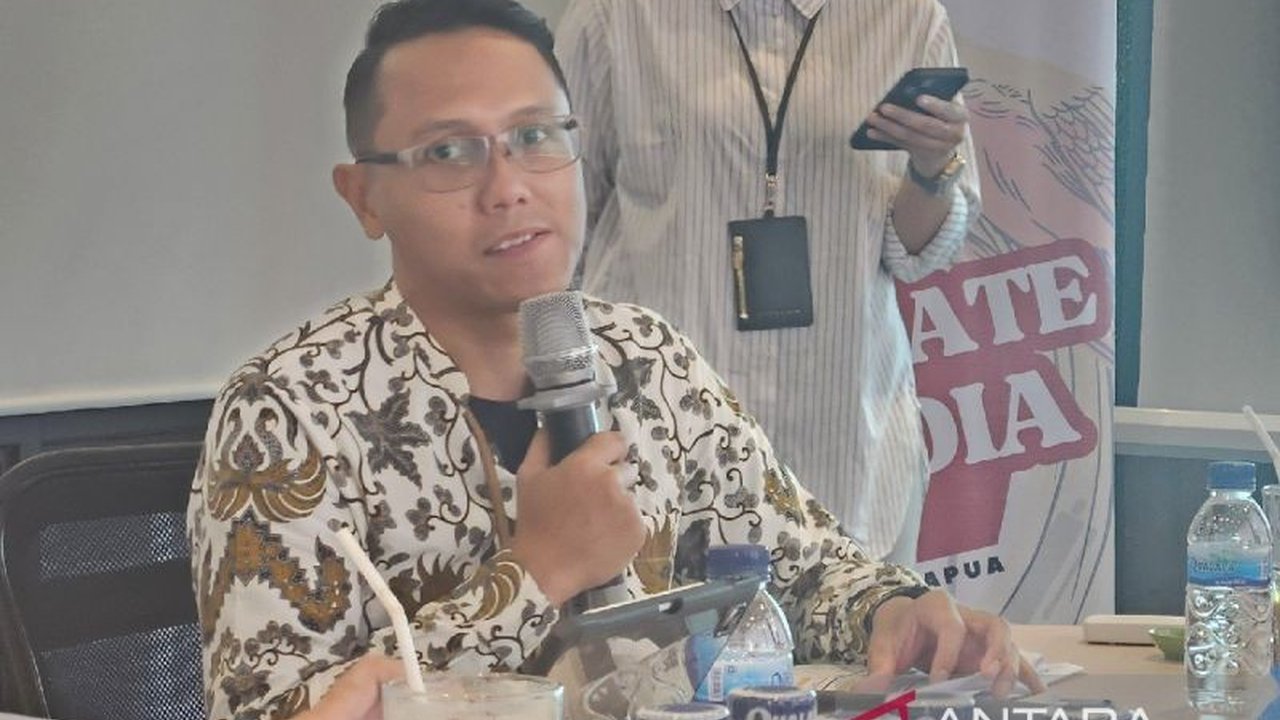 Otoritas Jasa Keuangan (OJK) Papua gencar melakukan edukasi literasi keuangan dan investasi bertanggung jawab untuk melindungi masyarakat dari investasi bodong dan meningkatkan kesejahteraan finansial.