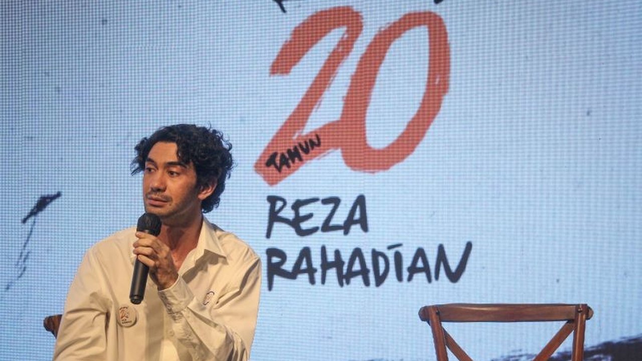 Setelah 20 tahun berkiprah di dunia film, Reza Rahadian membagikan pengalamannya dalam menghadapi kritik, dari awalnya tersinggung hingga kini mampu menyikapinya dengan santai dan bijak.