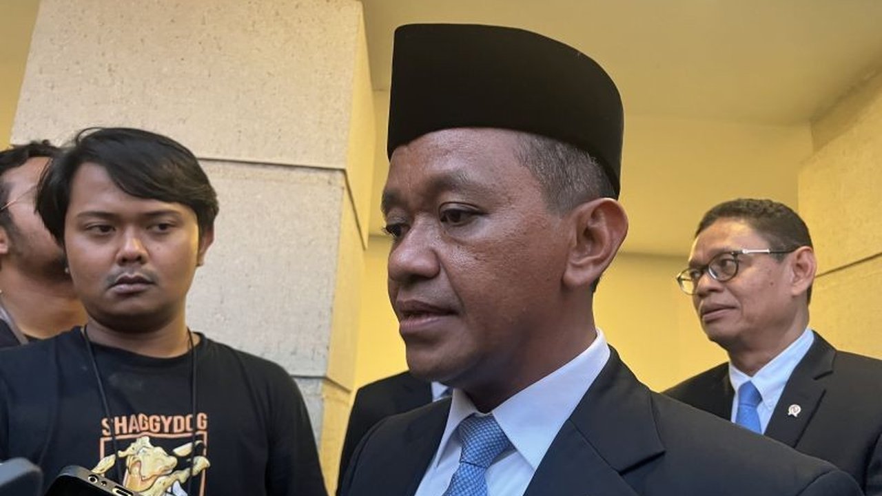 Pemerintah Indonesia mengganti LG Energy Solution dengan Huayou, perusahaan asal China, untuk melanjutkan proyek baterai kendaraan listrik senilai Rp145,2 triliun, dengan mitra baru dari China juga.