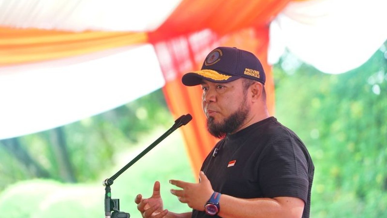 Pemprov Bengkulu menggelontorkan dana Rp500 miliar untuk pembangunan dan perbaikan jalan serta jembatan pada tahun 2025, sebagai tahap awal dari rencana tiga tahun untuk meningkatkan infrastruktur daerah.