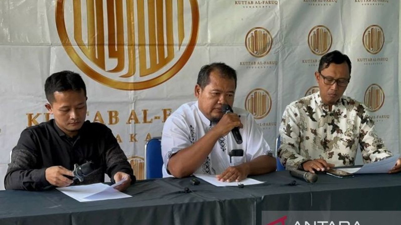 Lembaga pendidikan Kuttab Al Faruq di Sukoharjo mendampingi 20 korban pencabulan yang dilakukan oleh mantan kepala sekolah, DI, dengan melibatkan psikolog dan berkoordinasi dengan pihak kepolisian.