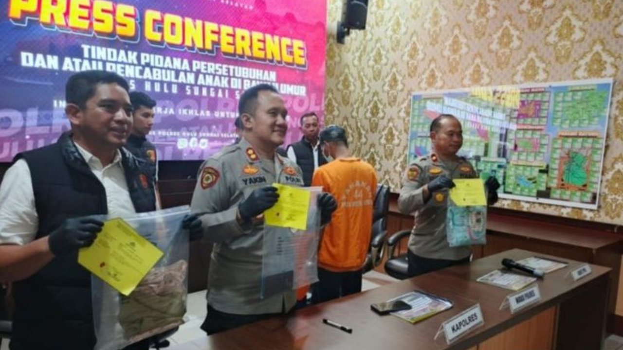 Polres HSS Kalsel menangkap ayah tiri dan seorang lansia yang diduga melakukan rudapaksa terhadap anak berusia 12 tahun; keduanya dijerat pasal persetubuhan dan pencabulan anak.