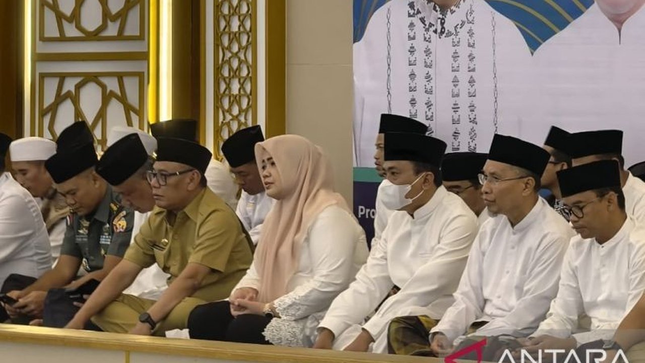 Ribuan orang di NTB menggelar doa bersama untuk kelancaran ibadah haji 2025, mendoakan keselamatan dan pelayanan terbaik bagi para jamaah.