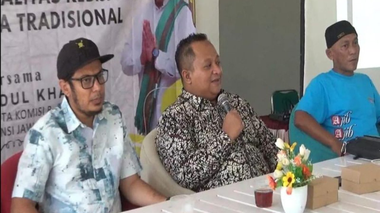 DPRD Jawa Tengah mengajak masyarakat untuk mengelola sampah menjadi peluang ekonomi baru bagi UMKM, melalui pembentukan komunitas pengolah sampah dan pengembangan ekonomi kreatif.