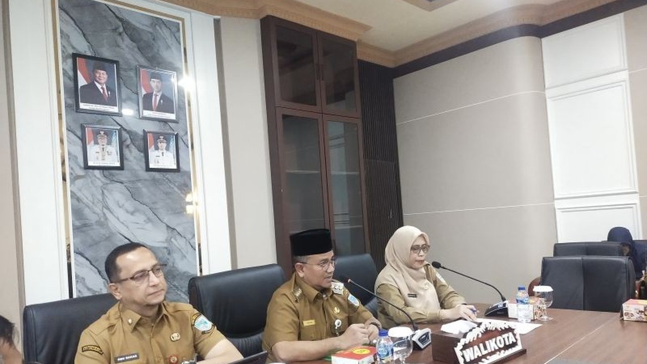 Pemkot Jambi berupaya menaikkan honor ketua RT secara bertahap hingga Rp1,7 juta per bulan, seiring dengan peran penting mereka dalam program kampung bahagia dan program prioritas lainnya.