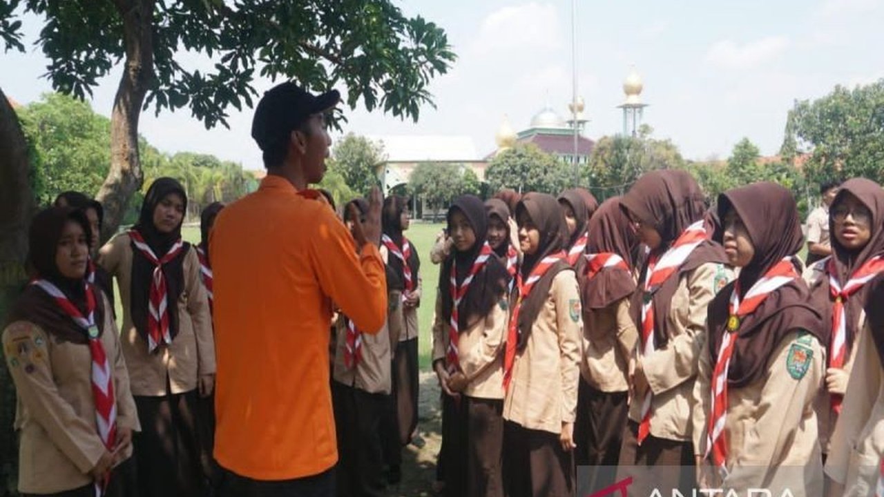 Pemerintah Kota Pekalongan mengenalkan program Satuan Pendidikan Aman Bencana (SPAB) di sekolah-sekolah, khususnya yang berada di wilayah rawan bencana, guna melindungi siswa dan guru dari ancaman bencana.