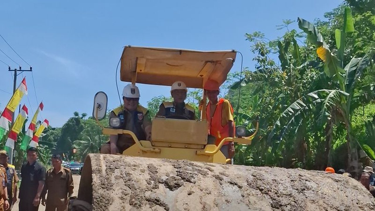 Rekonstruksi ruas jalan Kuripan-Simpang Kota Agung di Tanggamus, Lampung, senilai Rp8,1 miliar, diharapkan mendongkrak perekonomian daerah melalui peningkatan aksesibilitas dan perdagangan komoditas.