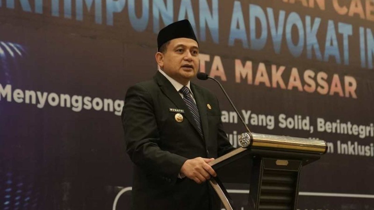 Wali Kota Makassar, Munafri Arifuddin, berharap Perhimpunan Advokat Indonesia (Peradi) aktif memberikan edukasi hukum kepada masyarakat dan ASN di tingkat kelurahan untuk mewujudkan tata kelola pemerintahan yang baik dan meningkatkan akses keadilan.