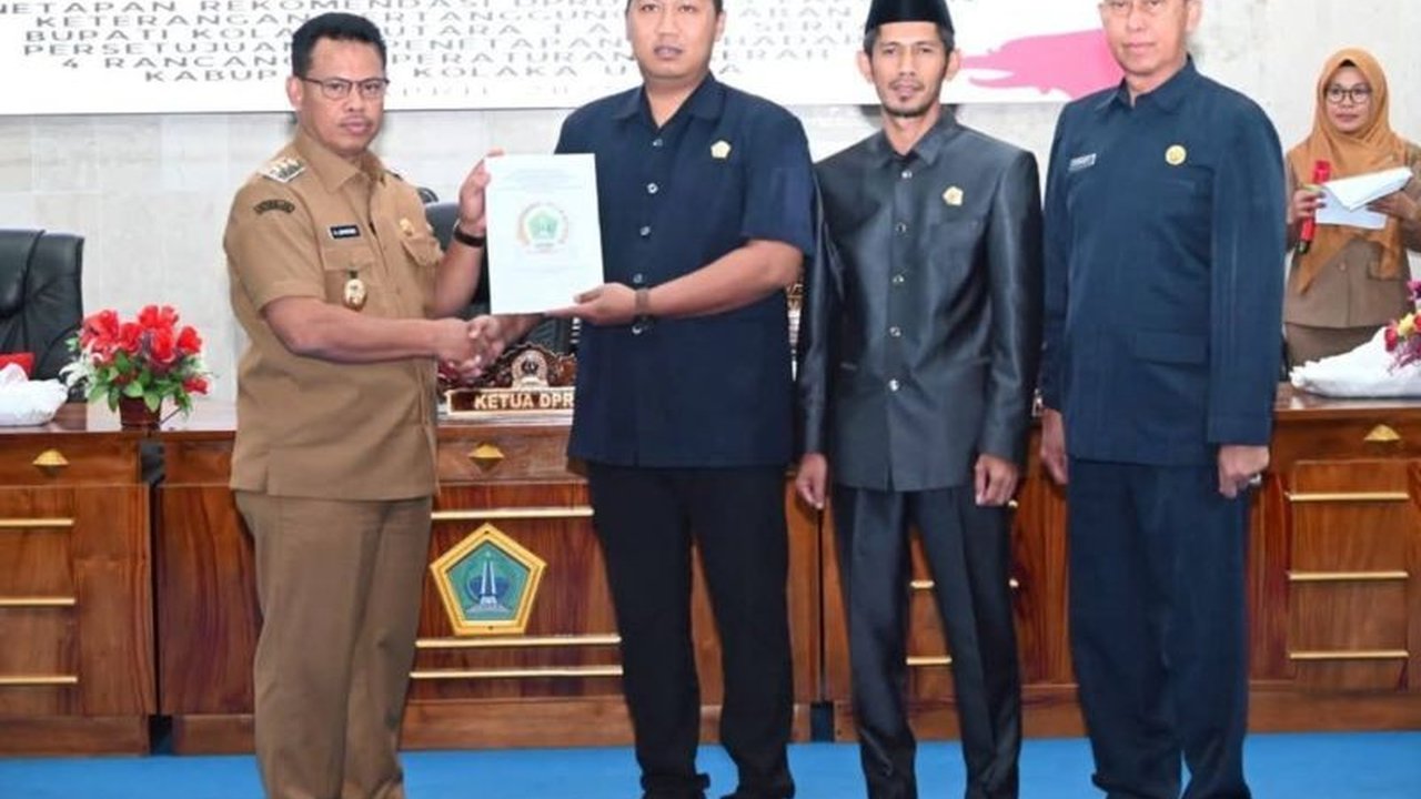 DPRD Kolaka Utara sahkan empat Raperda baru yang meliputi penyelenggaraan perpustakaan, cadangan pangan, insentif investasi, dan Kabupaten Layak Anak, serta sorotan pada transparansi dan infrastruktur.