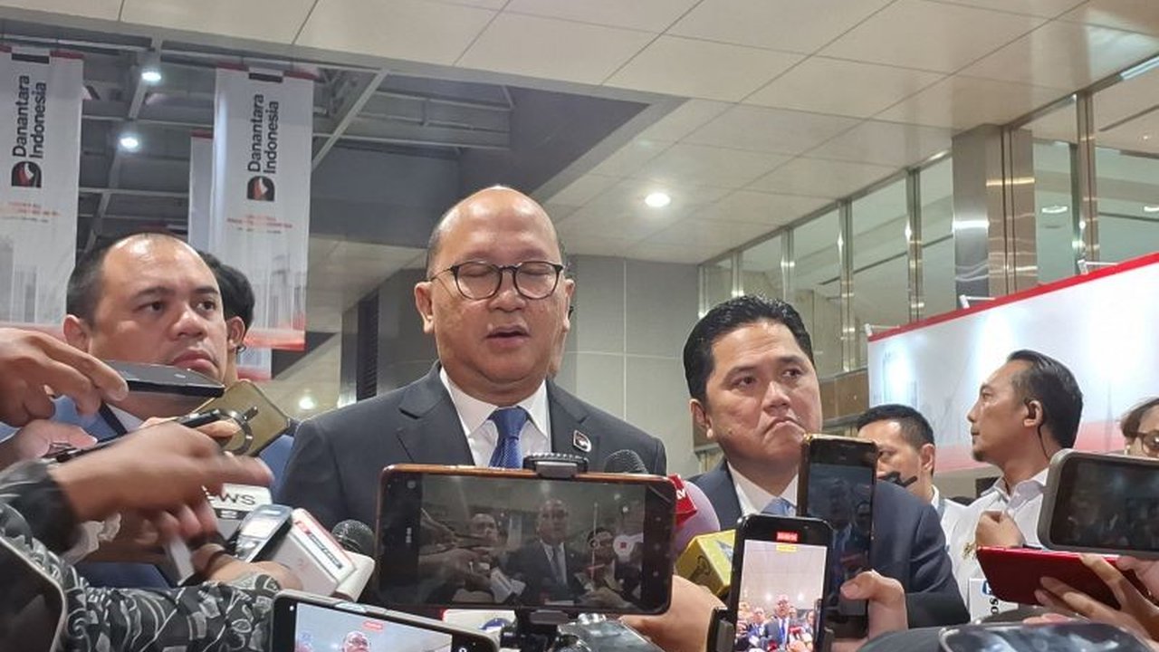 CEO Danantara, Rosan Roeslani, mengumumkan 844 BUMN, termasuk anak dan cucu perusahaan, telah resmi bergabung, menandai langkah besar dalam konsolidasi dan pertumbuhan ekonomi Indonesia.