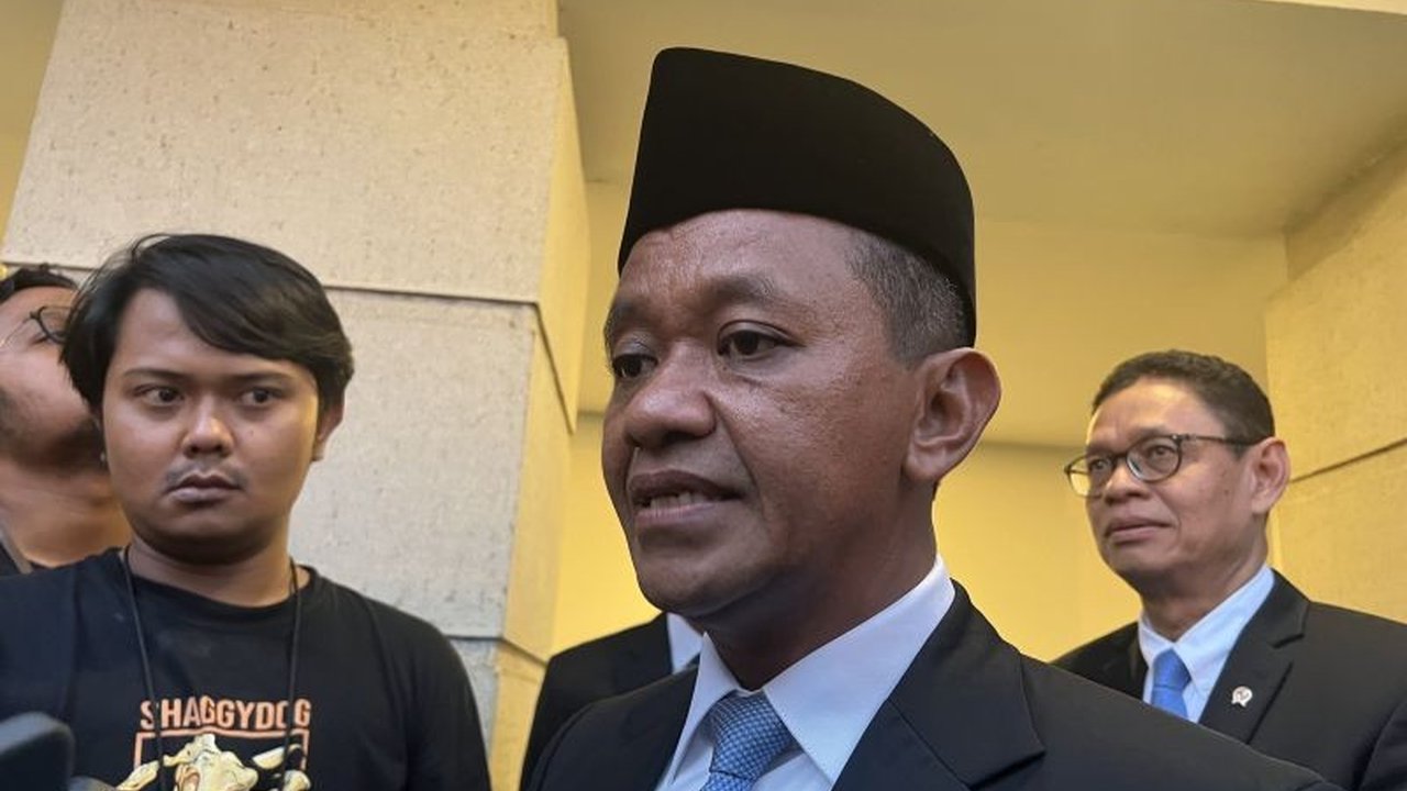 Menteri ESDM Bahlil Lahadalia menegaskan stok LNG Indonesia masih aman dan impor dari Amerika Serikat belum diperlukan, meskipun Menkeu sebelumnya mengusulkan peningkatan impor komoditas strategis dari AS.