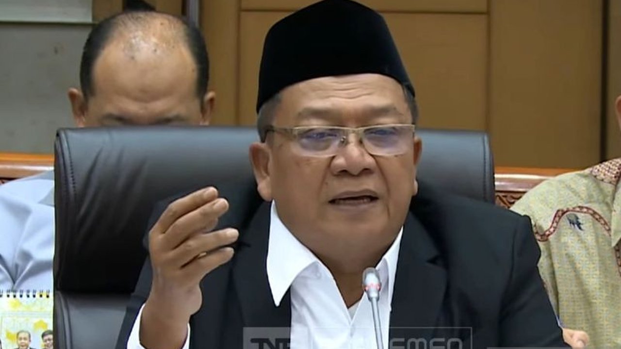 Komisi VIII DPR RI mendesak pemerintah menindak tegas travel haji ilegal dengan mencabut izin usaha mereka menyusul peringatan Arab Saudi terkait penggunaan visa haji.