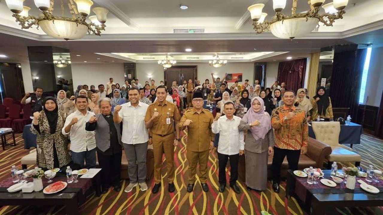 Pemerintah Provinsi Kepri meluncurkan pelatihan digital marketing untuk UMKM guna meningkatkan daya saing di pasar nasional dan internasional di era digital.