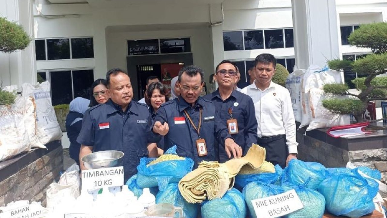 Balai Besar Pengawas Obat dan Makanan (BBPOM) Medan mengungkap temuan mi kuning mengandung formalin di Pematangsiantar, Sumatera Utara, dengan total barang bukti senilai Rp20 juta dan kini tengah dalam proses penyidikan.