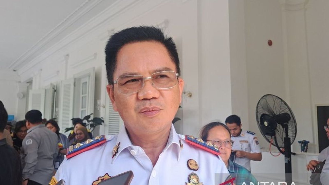 Dinas Perhubungan DKI Jakarta menghadapi kendala serius dalam perbaikan mesin parkir elektronik akibat kesulitan suku cadang impor, dengan lebih dari setengah mesin dinyatakan rusak.