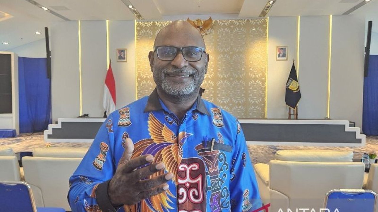 Pemerintah Provinsi Papua memfasilitasi sertifikasi Hak Kekayaan Intelektual (HKI) kepada 39 pelaku ekonomi kreatif untuk memberikan kepastian hukum dan meningkatkan nilai produk lokal, mencegah eksploitasi karya Papua oleh pihak luar.
