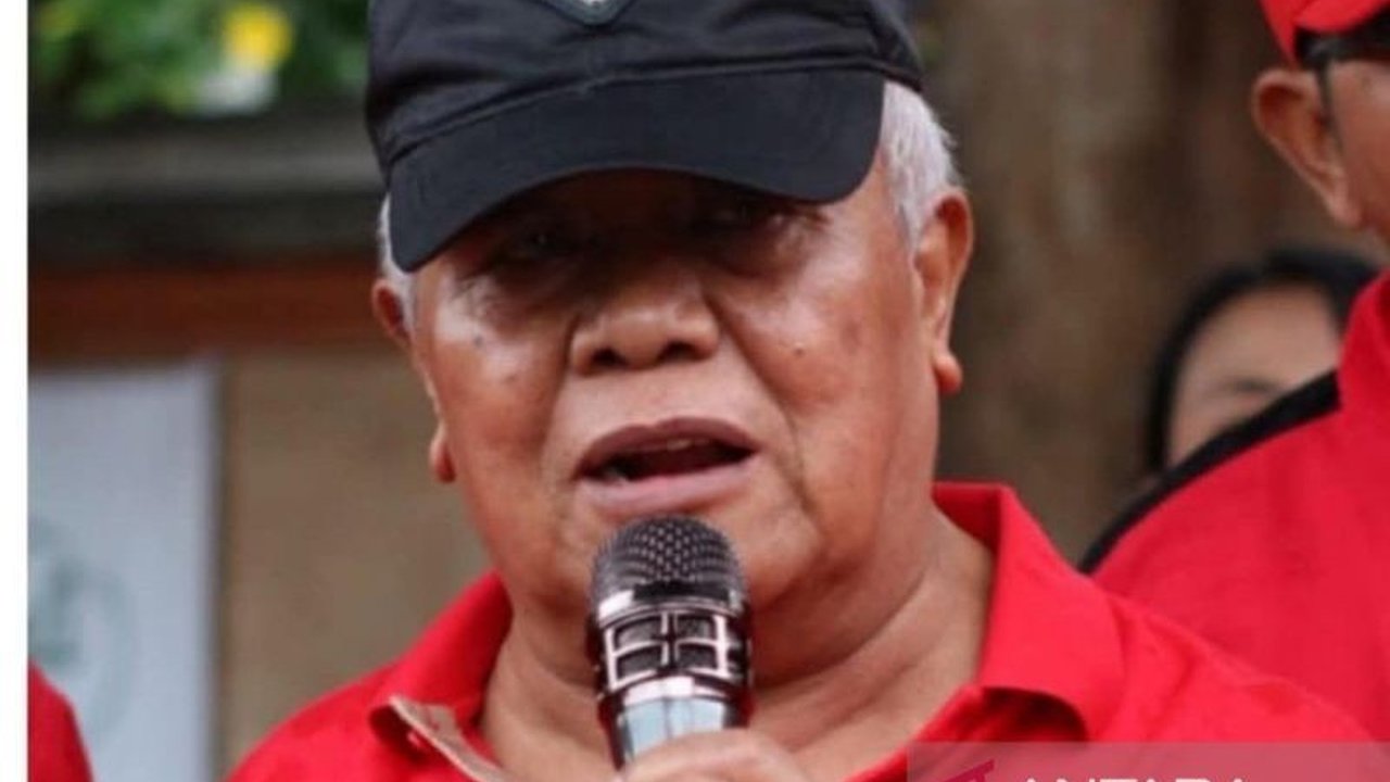 Anggota DPR RI Rachmat Hidayat mengingatkan Gubernur NTB agar tidak salah langkah dalam kebijakan pembiayaan Panitia Seleksi Bank NTB Syariah yang dibebankan ke anggaran internal bank.