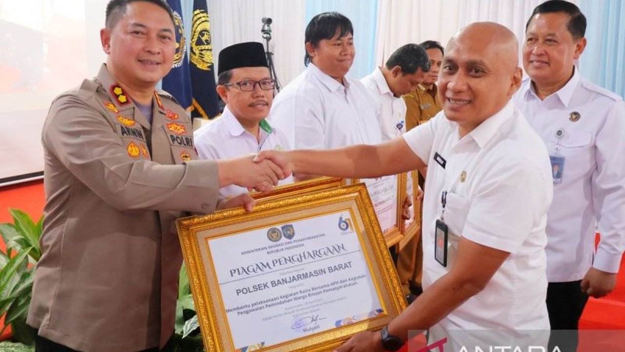 Kantor Wilayah Ditjenpas Kalsel memperingati HBP ke-61 dengan komitmen pelayanan terbaik dan berbagai kegiatan bakti sosial untuk masyarakat sekitar, sekaligus menekankan peran pembinaan di lapas dan rutan.