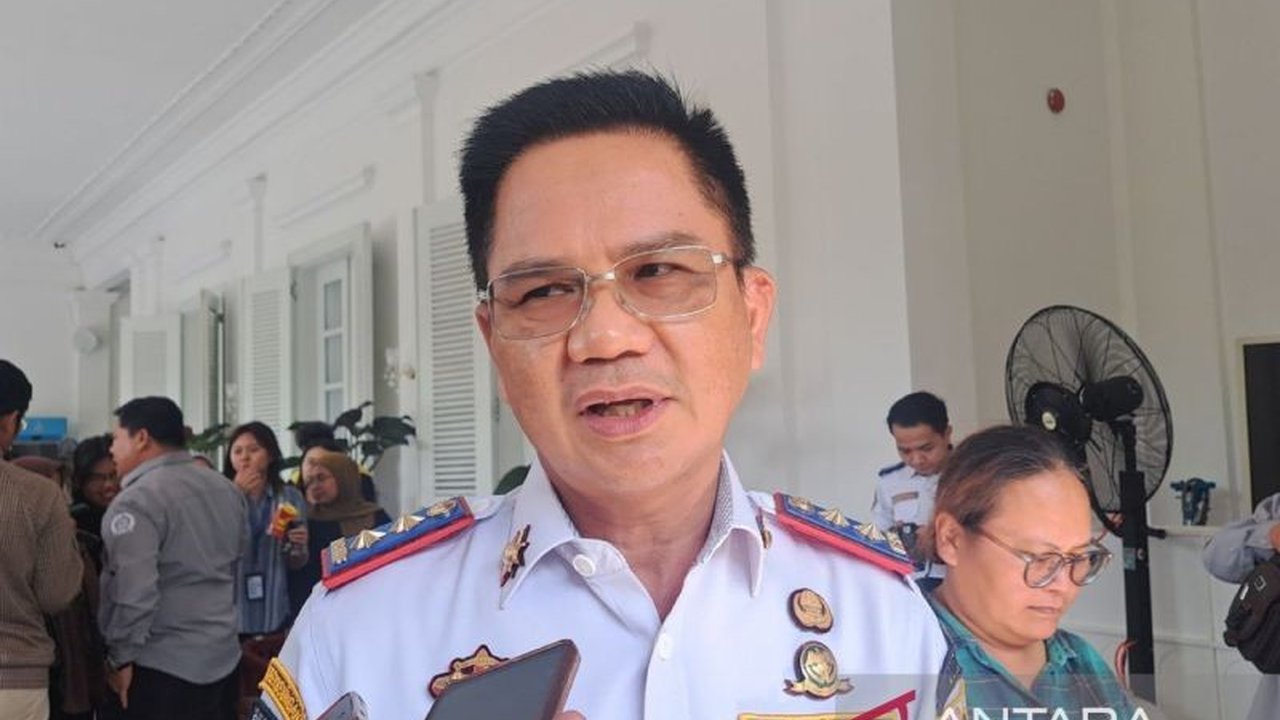 Dishub DKI Jakarta membantah kritik Bike To Work (B2W) terkait pembangunan jalur sepeda, dengan menyatakan bahwa target panjang jalur sepeda telah terlampaui dan fokus saat ini adalah pemeliharaan.