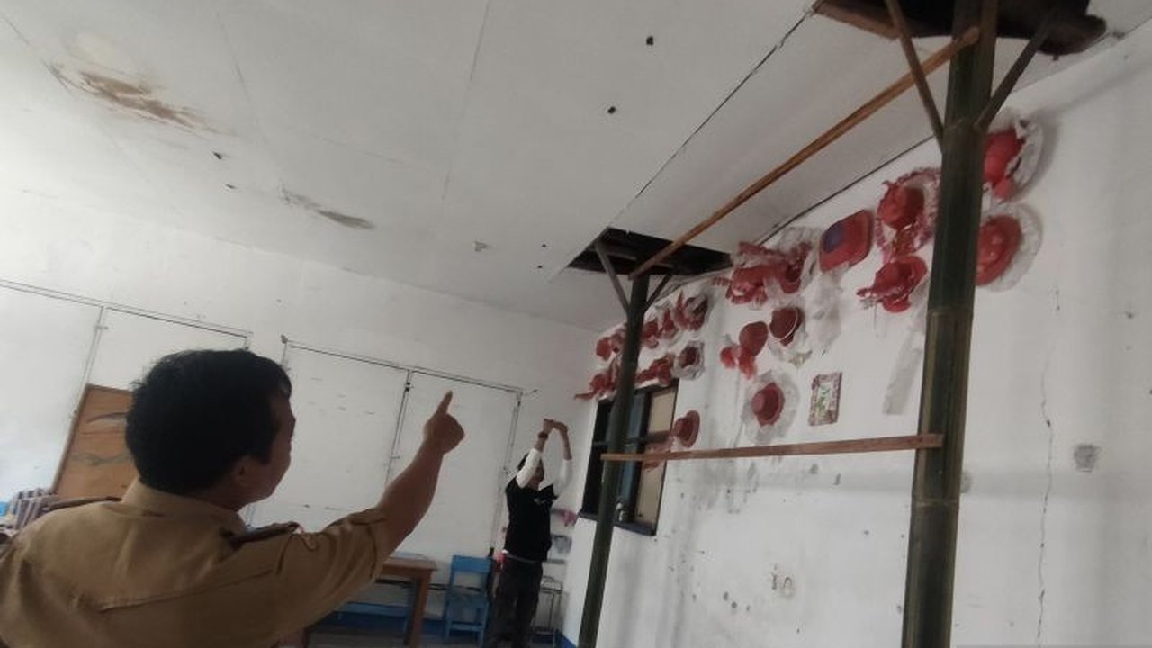 Pemerintah Kabupaten Cianjur akan segera memperbaiki ruang kelas SDN Bojongherang yang rusak dan hampir ambruk, demi keselamatan siswa dan proses belajar mengajar yang nyaman.