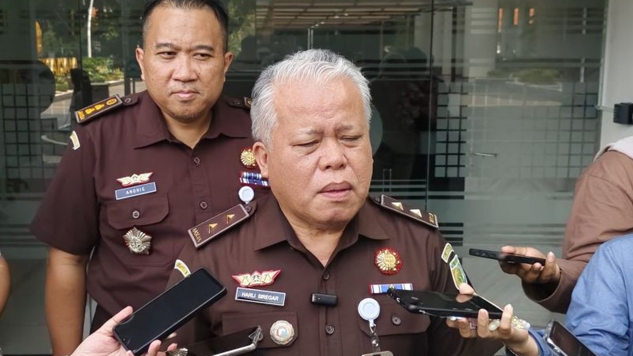 Direktur Keuangan Adaro Minerals Indonesia, Heri Gunawan, diperiksa Kejaksaan Agung sebagai saksi dalam kasus dugaan korupsi tata kelola minyak mentah yang melibatkan Pertamina dan beberapa kontraktor.