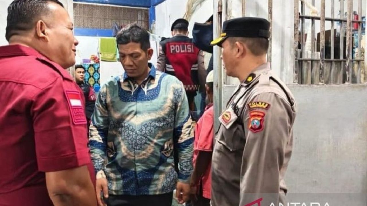 Lapas Padangsidimpuan menggelar razia besar-besaran dan berhasil menyita barang terlarang, menegaskan komitmen untuk mewujudkan Lapas bebas handphone, pungli, dan narkoba.