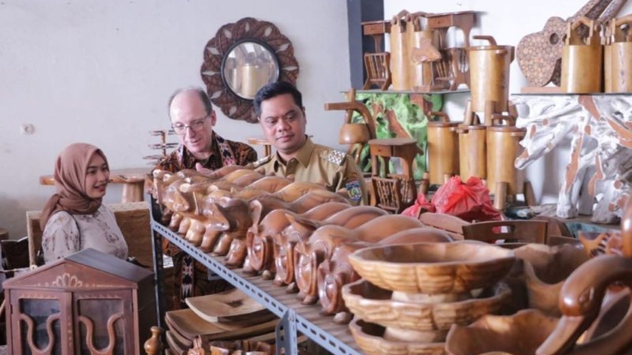 Duta Besar Spanyol tertarik investasi di sektor mebel dan pelabuhan Jepara, membuka peluang ekspor dan kerja sama ekonomi bilateral yang signifikan.