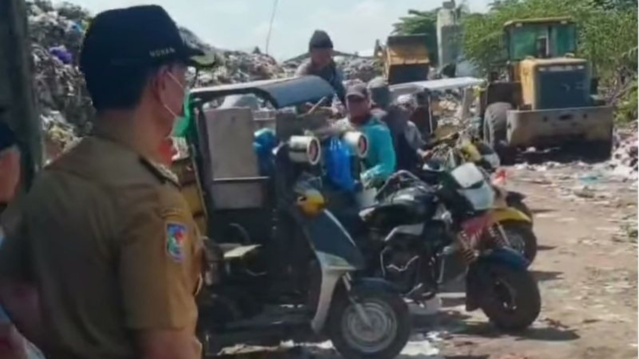 Wali Kota Mataram, Mohan Roliskana, meninjau langsung TPS Sandubaya untuk memastikan pengelolaan sampah optimal, menyusul penutupan TPA Kebon Kongok dan penumpukan sampah lebih dari 1000 ton.