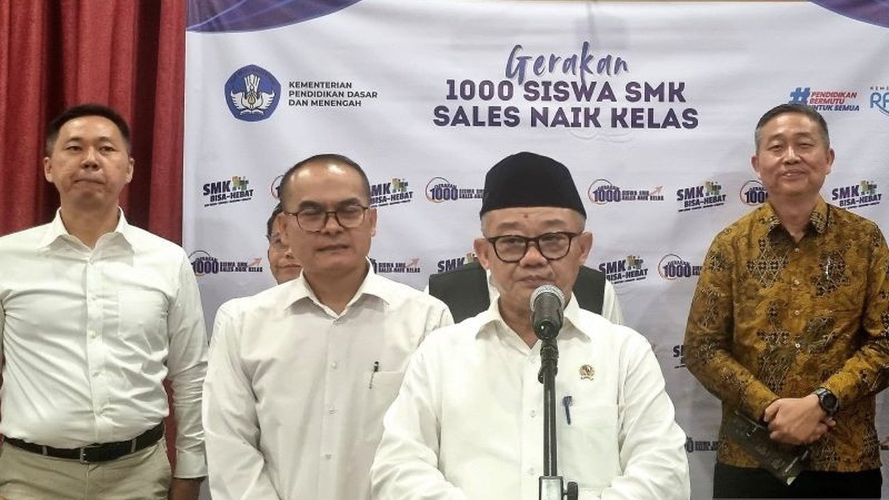 Menjawab tantangan pasar kerja yang dinamis, Mendikbudristek mendorong SMK untuk menerapkan kurikulum adaptif dan berorientasi pasar, guna mencetak lulusan siap kerja dan berwirausaha.