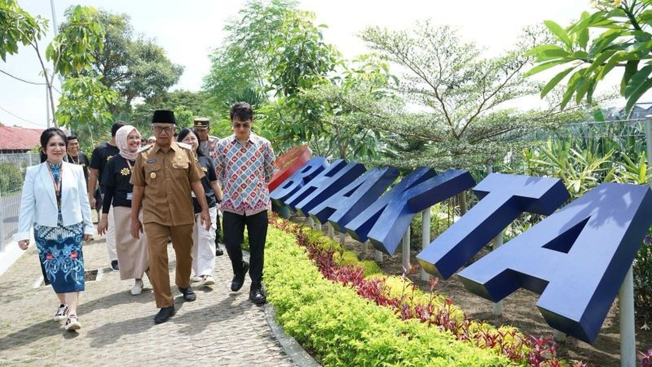 Pemkot Kediri meresmikan Bhakta Health Park, ruang terbuka hijau yang terintegrasi dengan edukasi kesehatan dan fasilitas olahraga, sebagai solusi untuk mengatasi masalah kesehatan masyarakat.