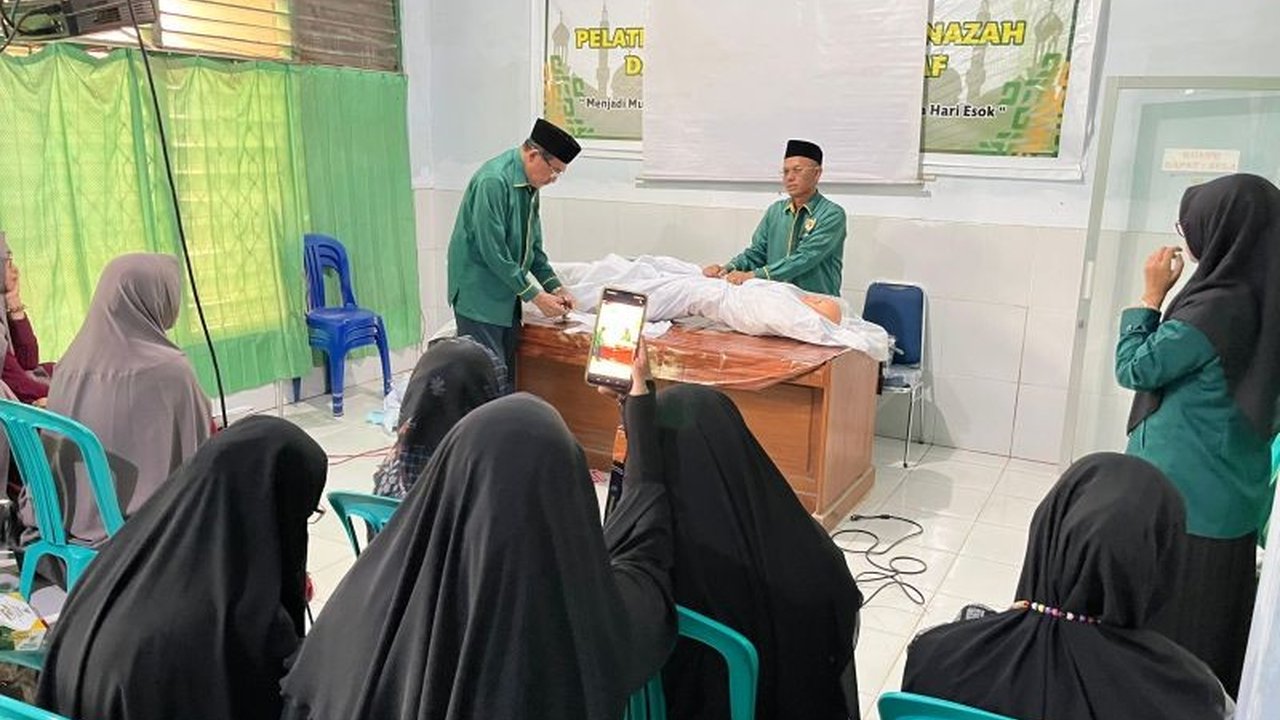 Baznas Kendari Latih Puluhan Ibu Rumah Tangga Urus Jenazah Perempuan