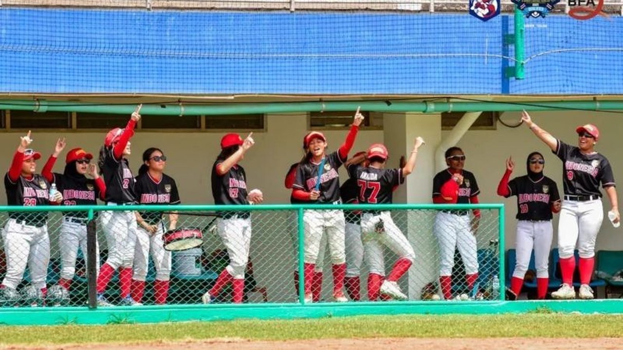Timnas bisbol putri Indonesia berhasil melaju ke grand final Kualifikasi Piala Asia Bisbol 2025 usai kemenangan dramatis 6-5 atas Pakistan di Bangkok.