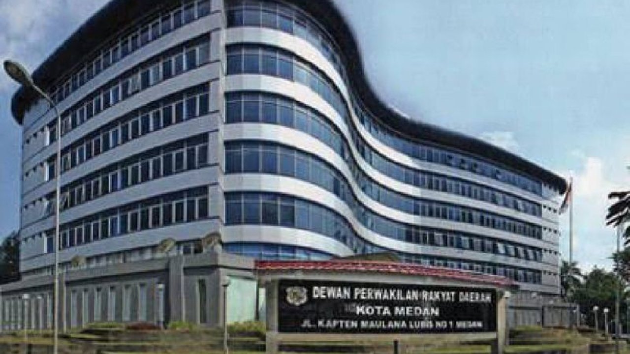 Legislator Medan mendesak Pemkot Medan untuk melakukan tes urine kepada kepala lingkungan, selain camat dan lurah, guna mewujudkan pemerintahan bersih dari narkoba.