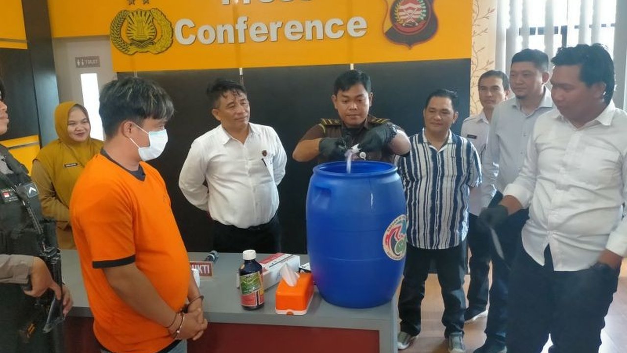 Satresnarkoba Polres Singkawang memusnahkan barang bukti 37,41 gram narkotika jenis sabu dan pil ekstasi yang diamankan dari tersangka AG di Singkawang.