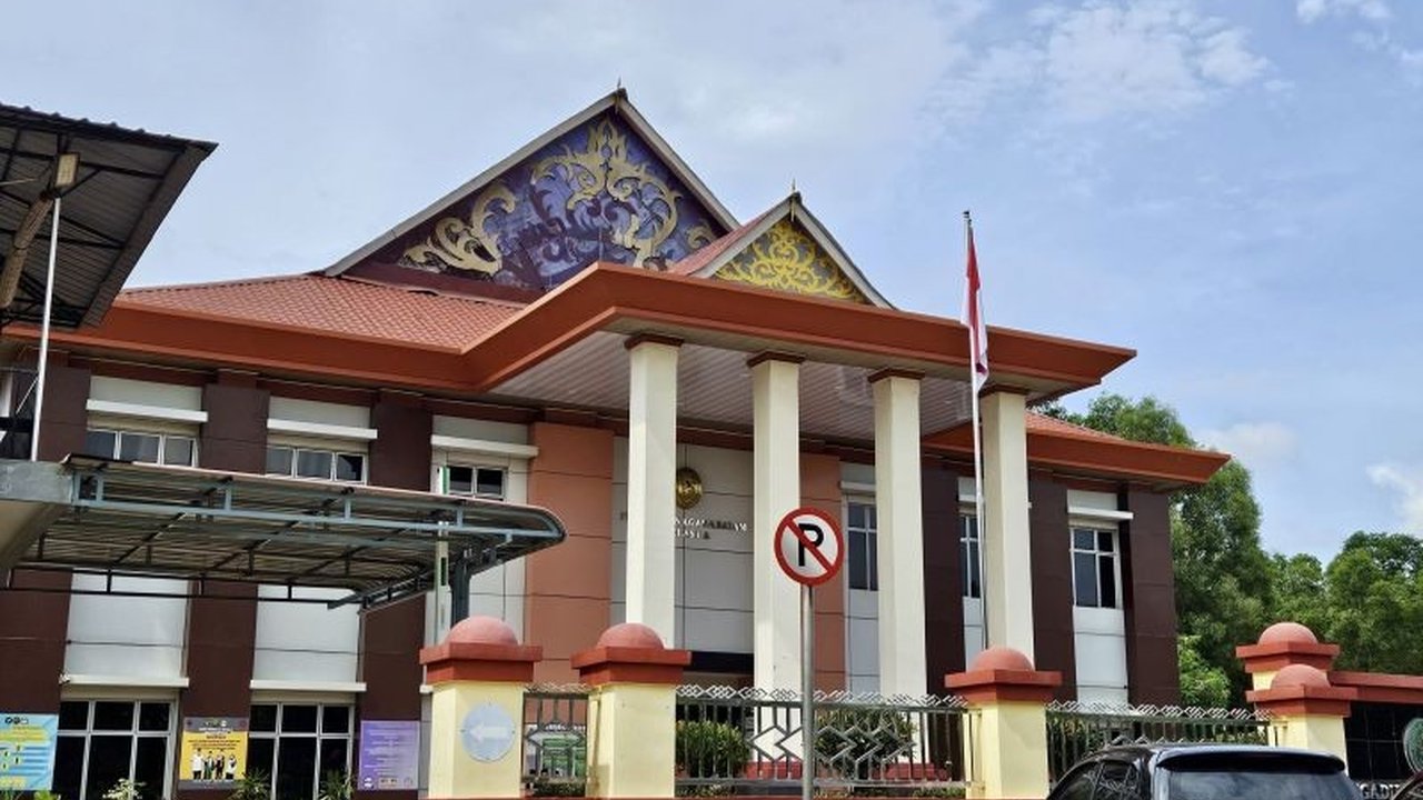 Pengadilan Agama Batam mencatat 690 kasus perceraian hingga April 2025, mayoritas diajukan istri karena masalah ekonomi dan KDRT.