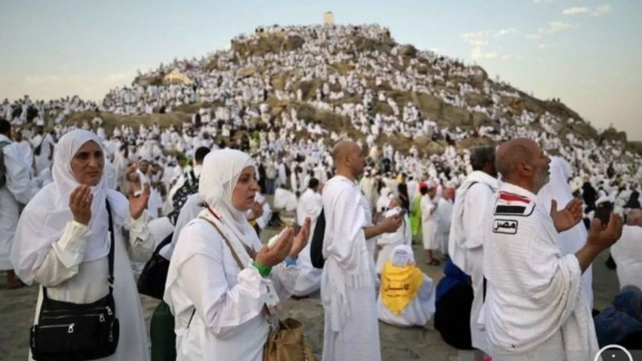 Kementerian Kesehatan mengimbau jemaah haji lansia untuk memprioritaskan kesehatan selama di Arab Saudi, mengingat kondisi cuaca dan lingkungan yang menantang.