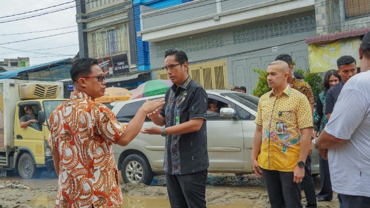 Pemkot Medan segera memperbaiki jalan rusak di beberapa titik, termasuk Jalan Sunggal dekat Pasar Sunggal, yang mengganggu mobilitas warga, sebagai bagian dari program infrastruktur lima tahunan.