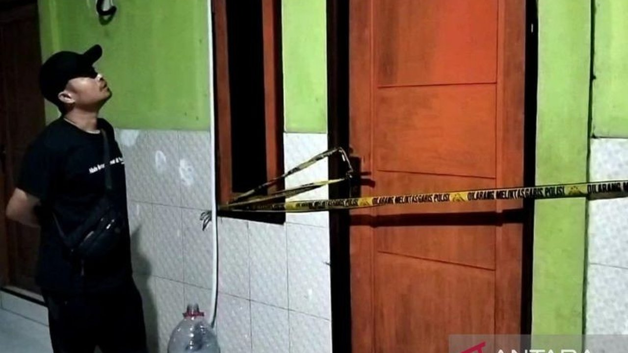 Penemuan mayat wanita dengan luka sayat di penginapan Bekasi menggemparkan warga; polisi masih melakukan penyelidikan.