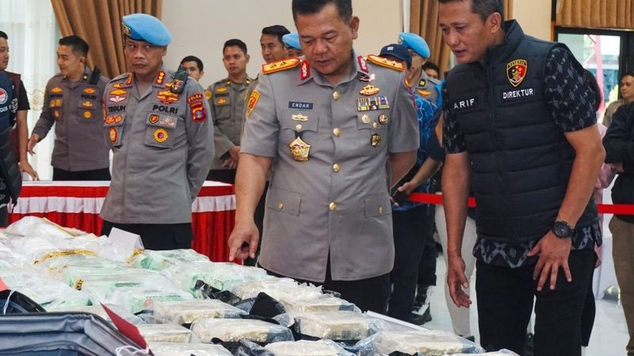 Polda Kaltim gencar melakukan patroli darat dan laut untuk mencegah peredaran narkoba di Kalimantan Timur, seiring dengan meningkatnya kasus penyalahgunaan narkoba dalam beberapa bulan terakhir.