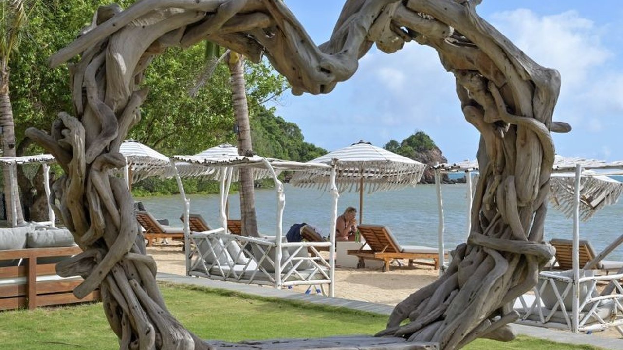 DPRD NTB mendorong pelaku pariwisata untuk mengurangi ketergantungan pada belanja pemerintah dan lebih kreatif dalam strategi pemasaran guna menghadapi kebijakan efisiensi anggaran.