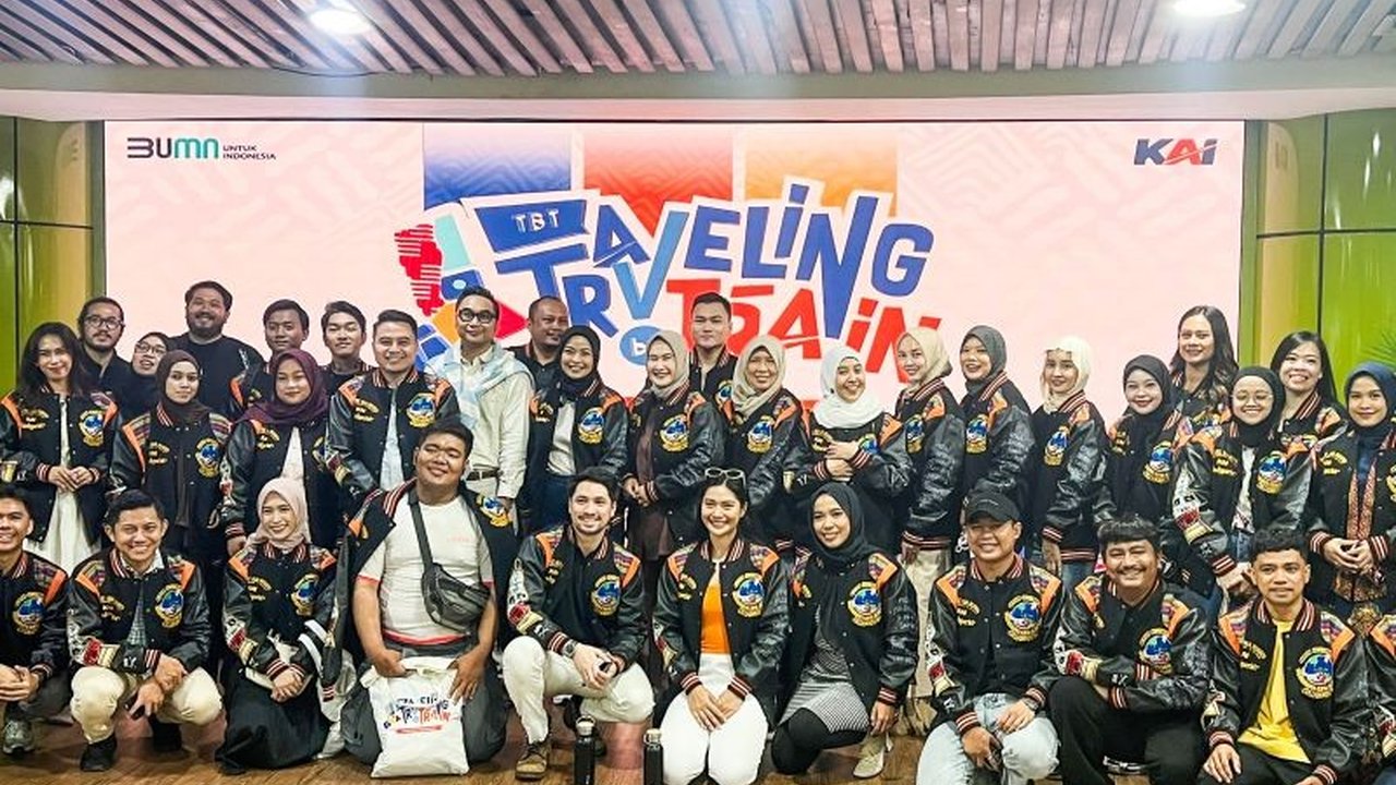 PT Kereta Api Indonesia (KAI) mengajak figur publik seperti Tantri Kotak dan Arda Naff untuk mempromosikan layanan kereta api dan potensi wisata Garut melalui program 'traveling by train'.